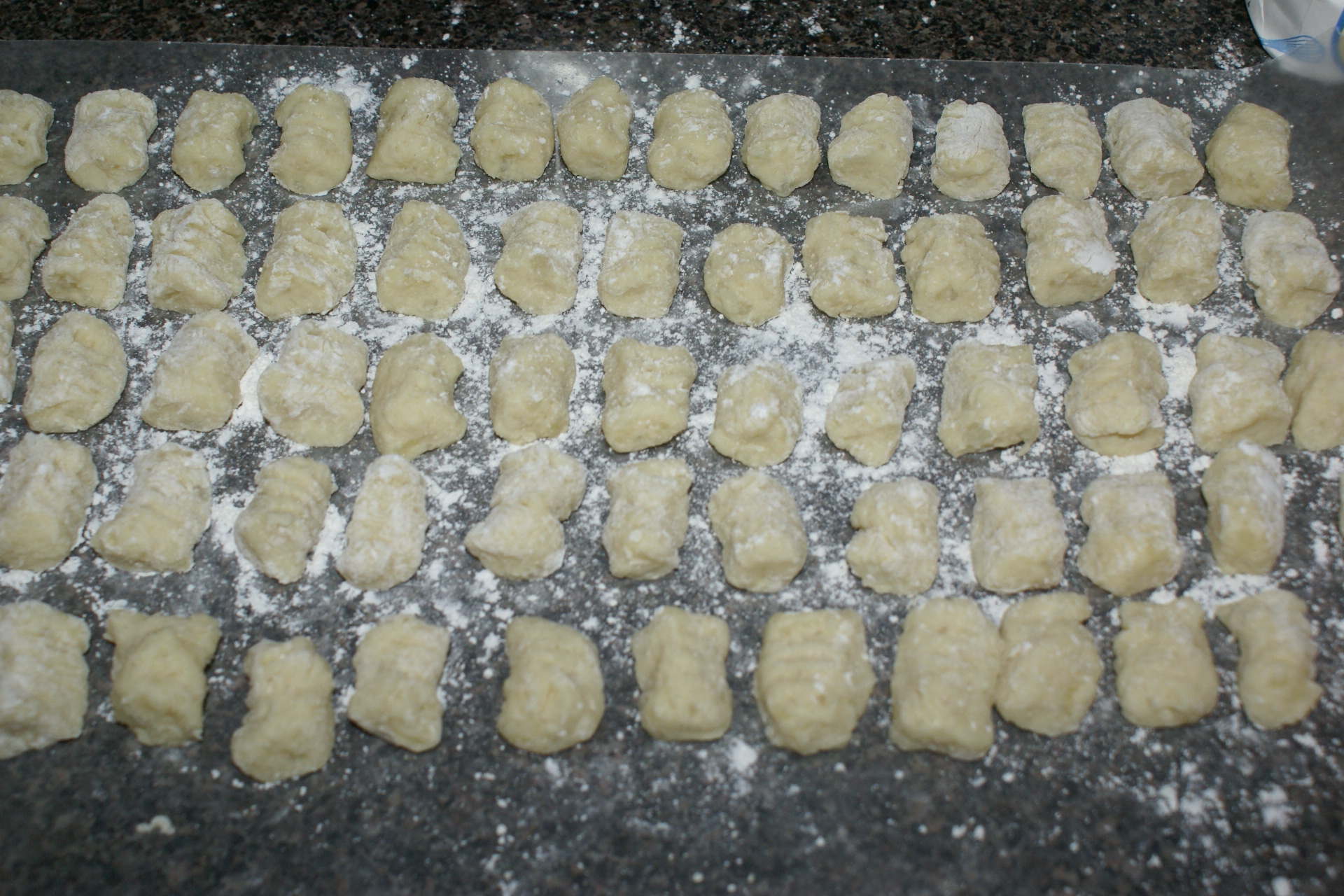 You are currently viewing Frugal Cooking: Too many potatoes – Make Gnocchi